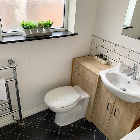 Kensington House Free Parking Sleeps 6 *