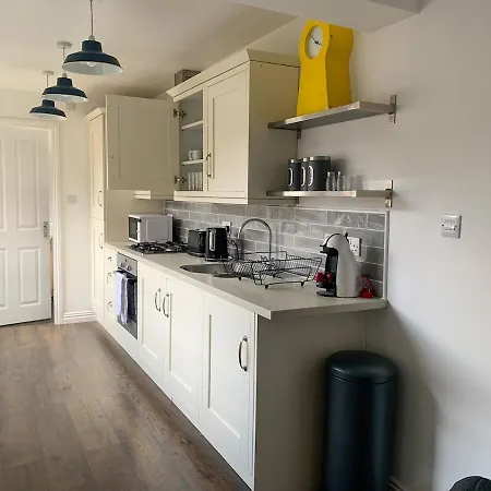 Kensington House Free Parking Sleeps 6 *