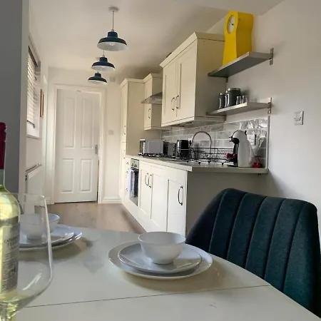 Kensington House Free Parking Sleeps 6